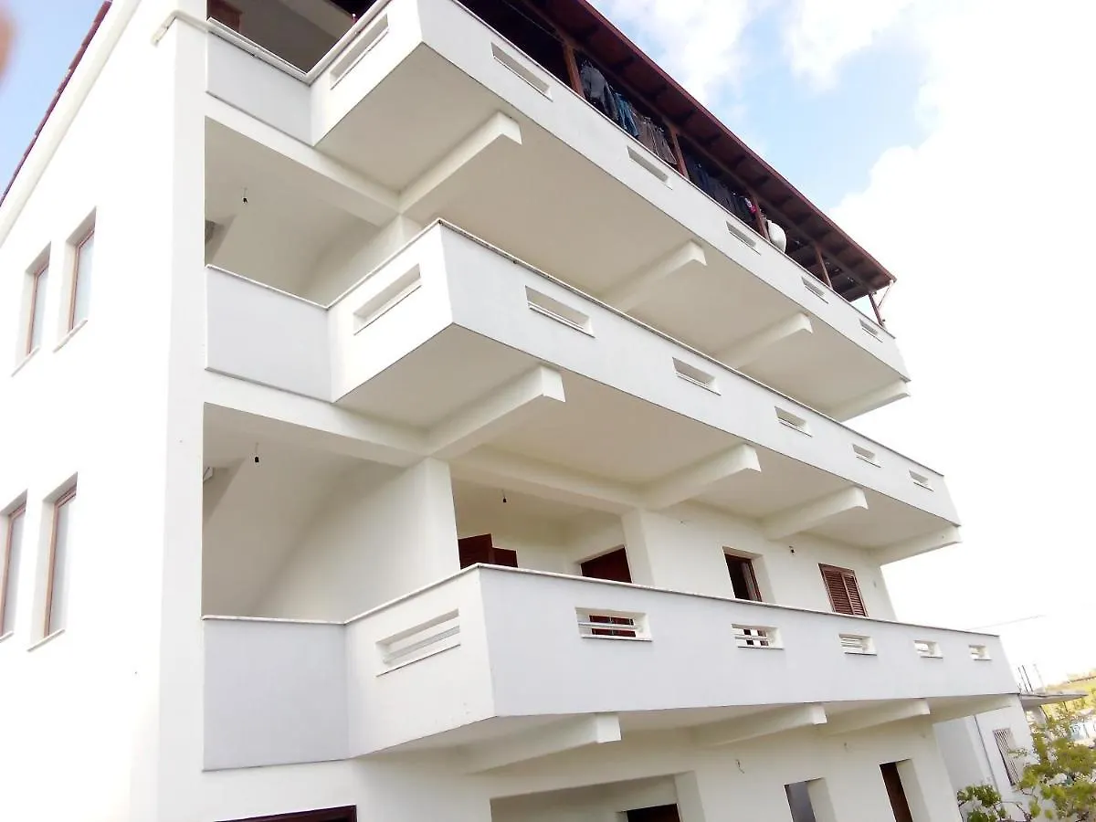 Vila Bali Durrës 0*,  Albania